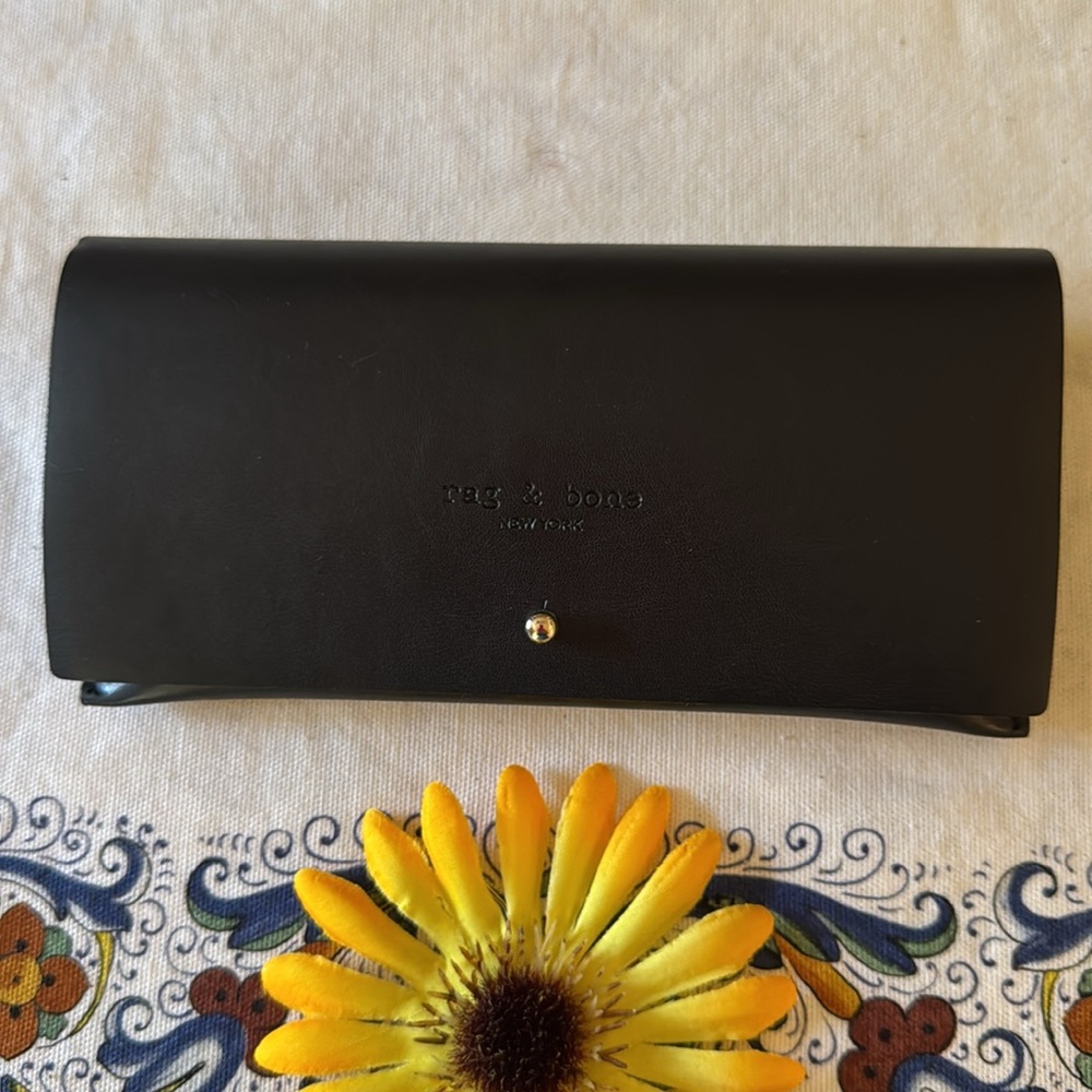 😎 RAG & BONE; Black Embossed Faux Leather Sunglass Case w/Soft Holder; A Keeper!